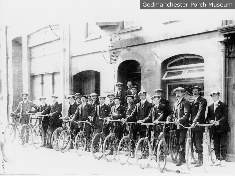 hunts-cyclists-spread-eagle